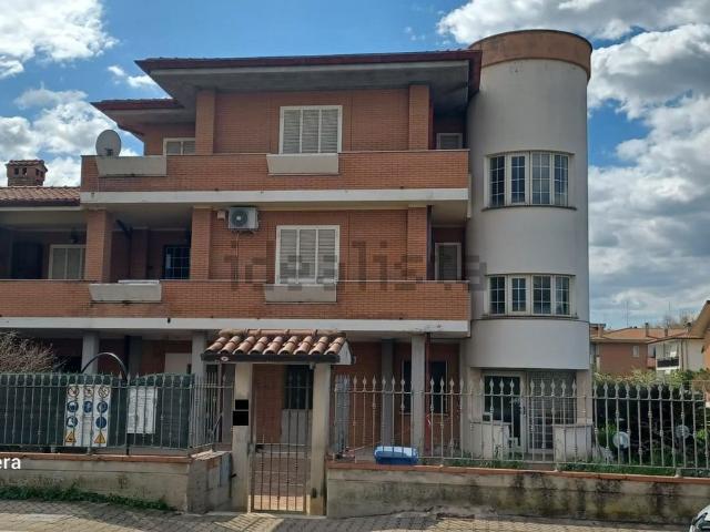 Appartamento in vendita di 100 m² in Via Carrara