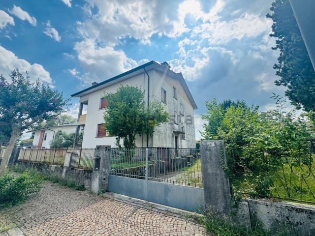 Appartamento in vendita di 100 m² in Via Castellerio