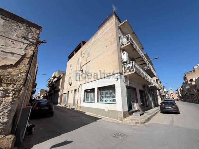 Appartamento in vendita di 100 m² in Via Cesare Battisti, 4