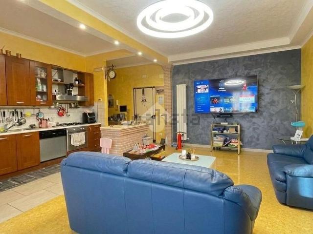 Appartamento in vendita di 100 m² in Via Città di Prato, 30
