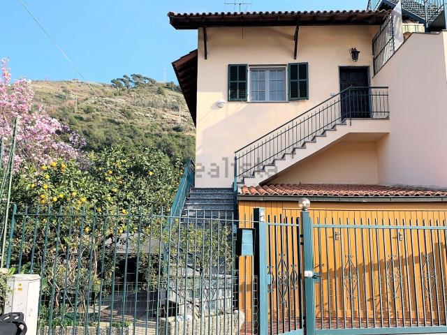 Appartamento in vendita di 100 m² in Via Circonvallazione