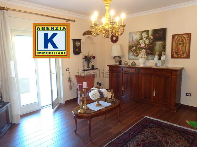 Appartamento in vendita di 100 m² in Via Cristoforo Colombo, 10