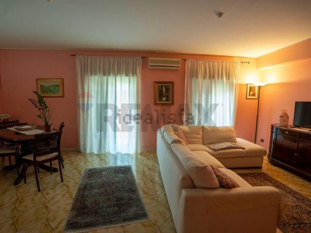 Appartamento in vendita di 100 m² in Via Antonio D&apos Agata, 6