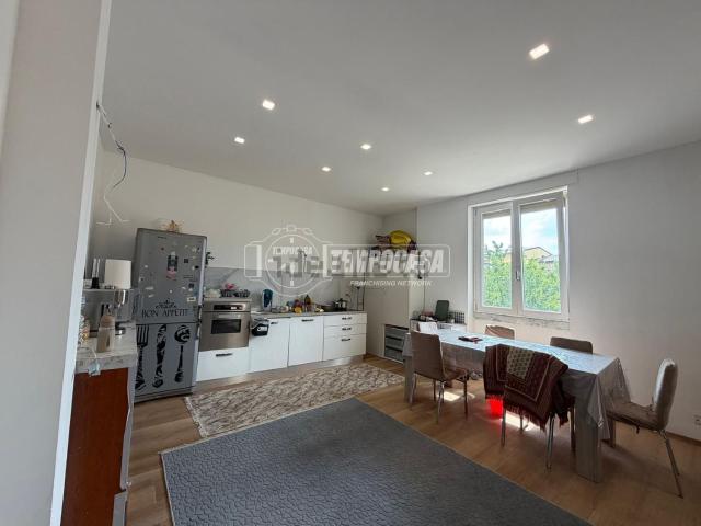 Appartamento in vendita di 100 m² in Via Antonio Rosmini, 15