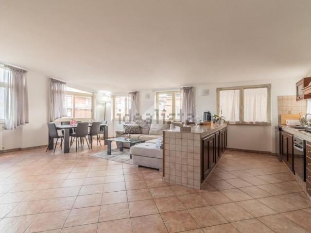 Appartamento in vendita di 100 m² in Via Angelo Orlandi, 5