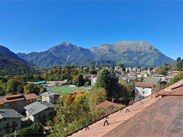 Appartamento in vendita di 100 m² in Via Ai Monti