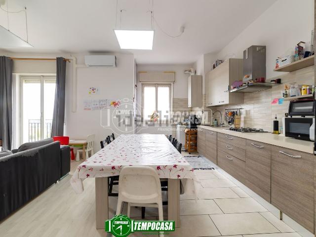 Appartamento in vendita di 100 m² in Via Alcide De Gasperi, 3