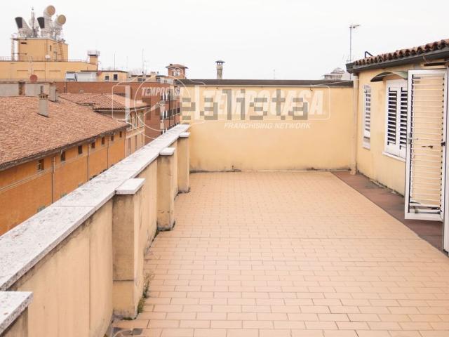 Appartamento in vendita di 100 m² in Via Alessandrini