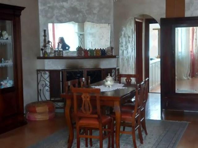 Appartamento in vendita di 100 m² in Via Alessandro il Molosso, 7