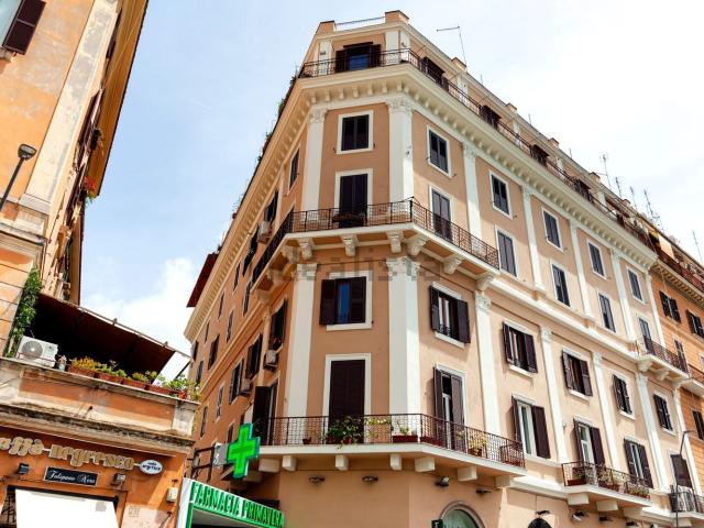 Appartamento in vendita di 100 m² in Via Appia Nuova, 243