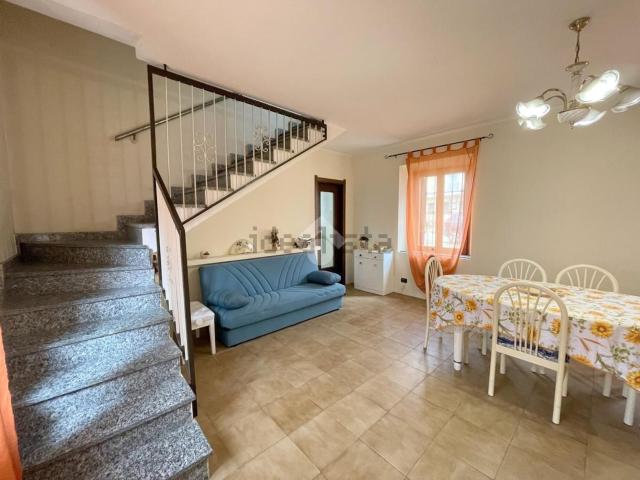 Appartamento in vendita di 100 m² in Via B. Cairoli, 3