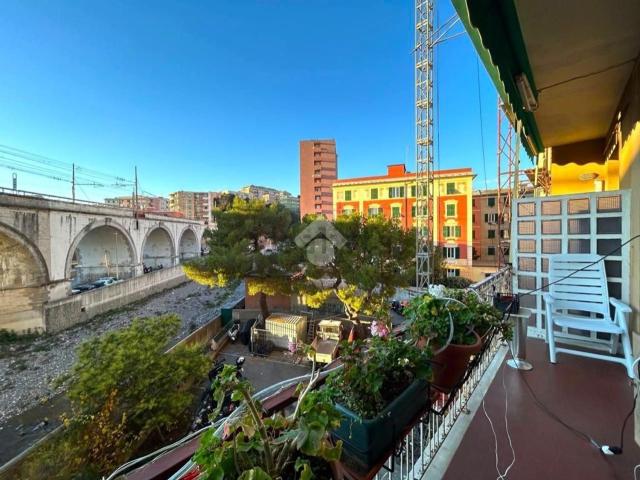 Appartamento in vendita di 100 m² in Via Brigata Salerno, 11