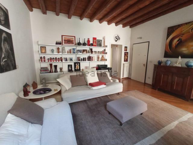 Appartamento in vendita di 100 m² in Via Gaspara Stampa