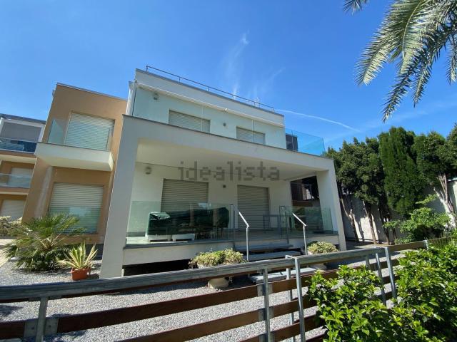 Appartamento in vendita di 100 m² in Via Generale Ardoino, 114