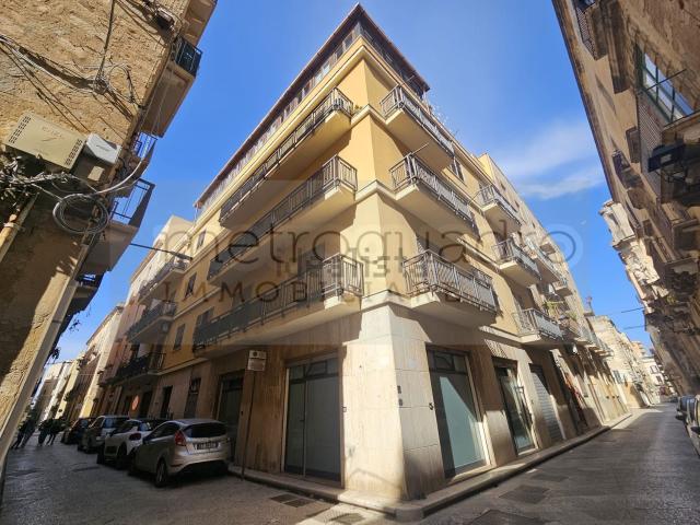 Appartamento in vendita di 100 m² in Via Generale Fardella Enrico, 17