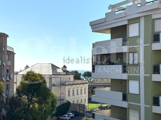 Appartamento in vendita di 100 m² in Via Genova, 8