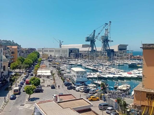 Appartamento in vendita di 100 m² in Via Giuseppe Bonito, 21