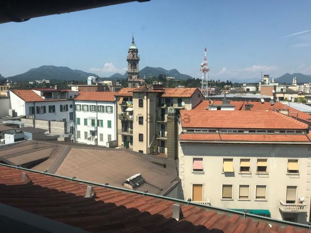 Appartamento in vendita di 100 m² in Via Giuseppe Bernascone, 16