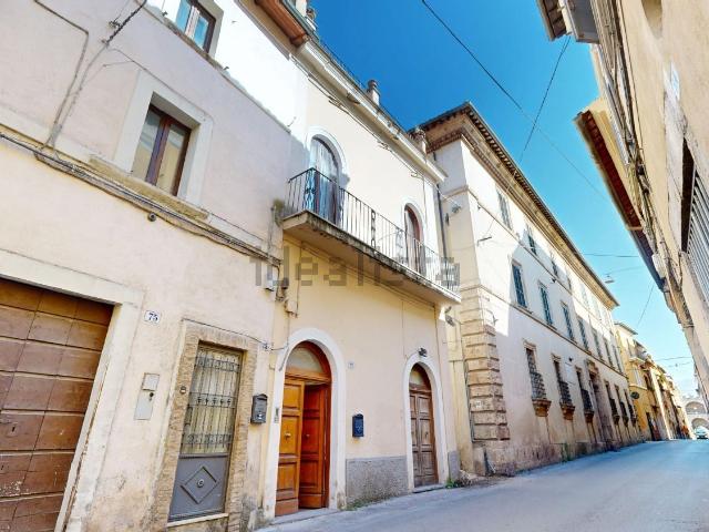 Appartamento in vendita di 100 m² in Via Giuseppe Garibaldi, 69