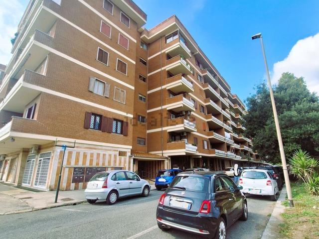 Appartamento in vendita di 100 m² in Via Giuseppe Renato Bellot