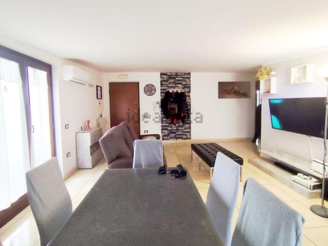 Appartamento in vendita di 100 m² in Via Giacomo Leopardi, 5
