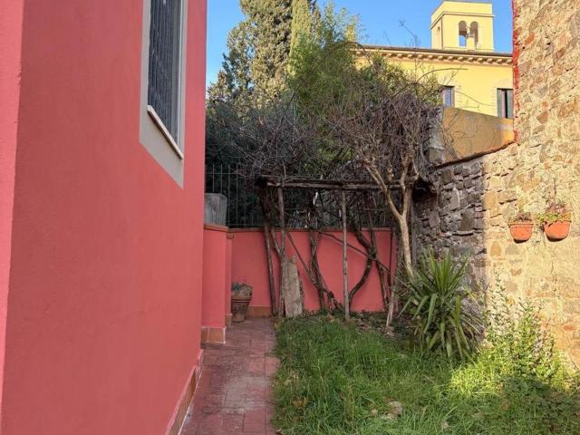 Appartamento in vendita di 100 m² in Via Giovanni Alfonso Borelli, 1