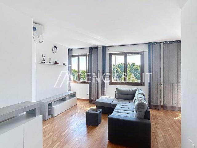 Appartamento in vendita di 100 m² in Via Giovanni Battista Cassinis