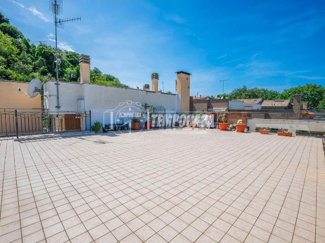 Appartamento in vendita di 100 m² in Via Giovanni Falcone, 15