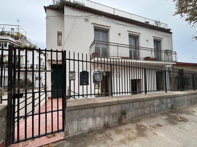 Appartamento in vendita di 100 m² in Via Giovanni Pascoli, 96