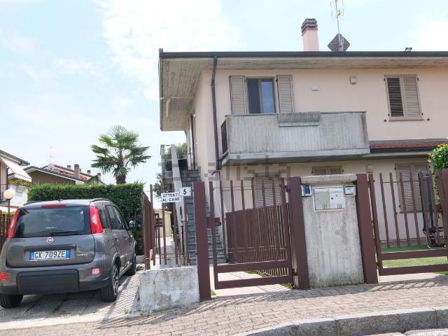 Appartamento in vendita di 100 m² in Via Grazia Deledda, 5