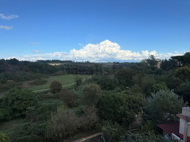 Appartamento in vendita di 100 m² in Via Grotte di Castro, 26