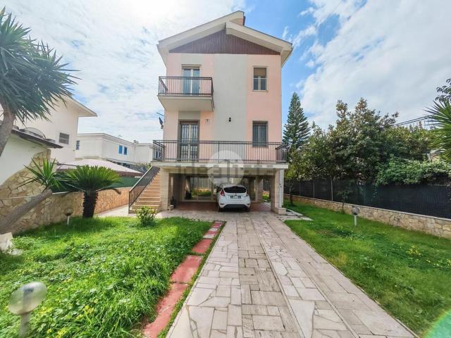Appartamento in vendita di 100 m² in Via Guglielmo da Siponto, 5