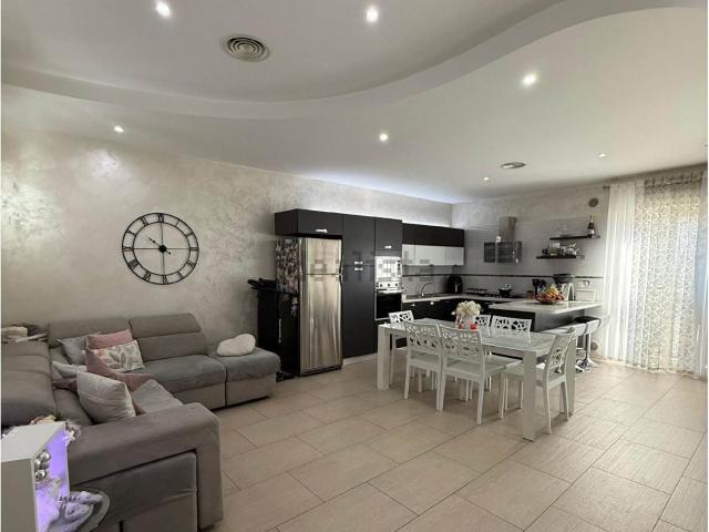 Appartamento in vendita di 100 m² in Via Don Felice Canelli, 123