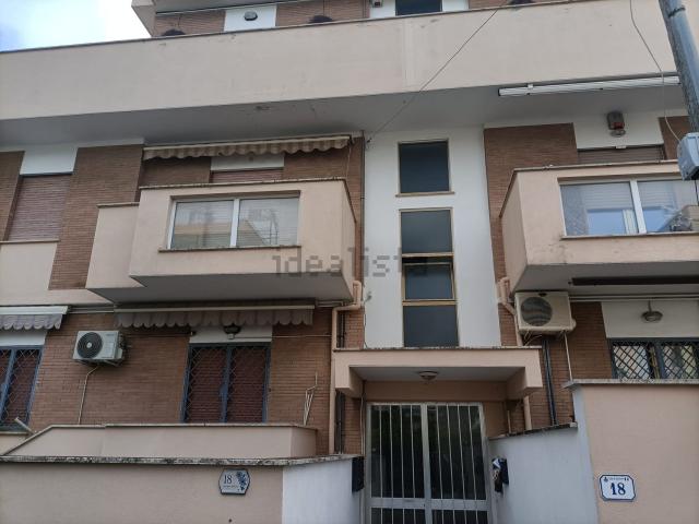 Appartamento in vendita di 100 m² in Via Degli Anemoni, 18