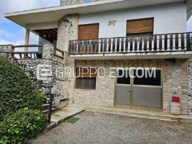 Appartamento in vendita di 100 m² in Via degli Alpini