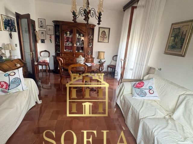 Appartamento in vendita di 100 m² in Via degli Oleandri, 46