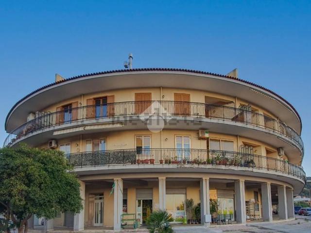 Appartamento in vendita di 100 m² in Via degli Oleandri, 54