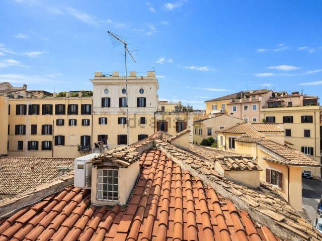 Appartamento in vendita di 100 m² in Via degli Specchi