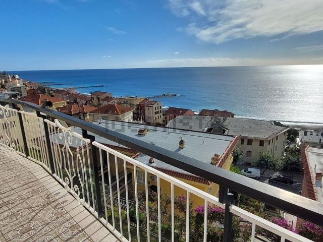 Appartamento in vendita di 100 m² in Via degli Ulivi, 5