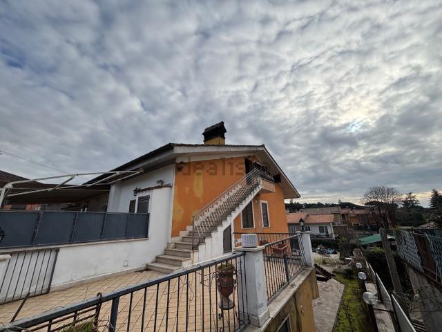Appartamento in vendita di 100 m² in Via dei Gelsomini