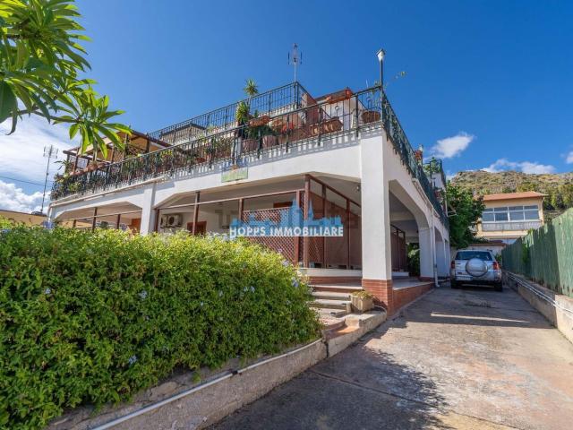 Appartamento in vendita di 100 m² in Via dei Giardini