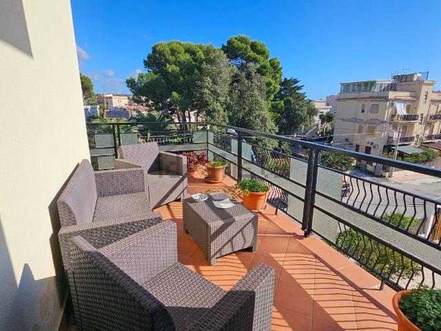 Appartamento in vendita di 100 m² in Via dei Giardini, 21
