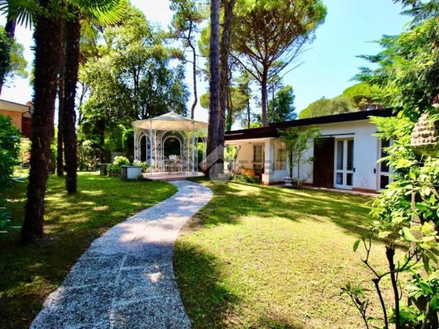 Appartamento in vendita di 100 m² in Via dei Lecci, 8