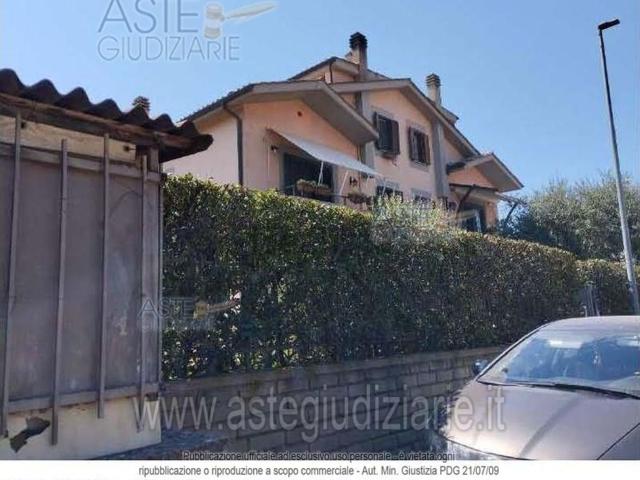 Appartamento in vendita di 100 m² in Via dei Partigiani