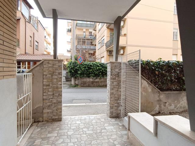 Appartamento in vendita di 100 m² in Via dei Peligni, 5