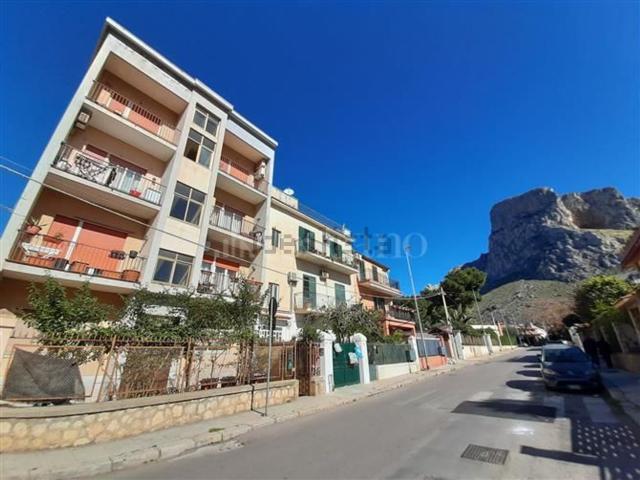 Appartamento in vendita di 100 m² in Via del Manderino