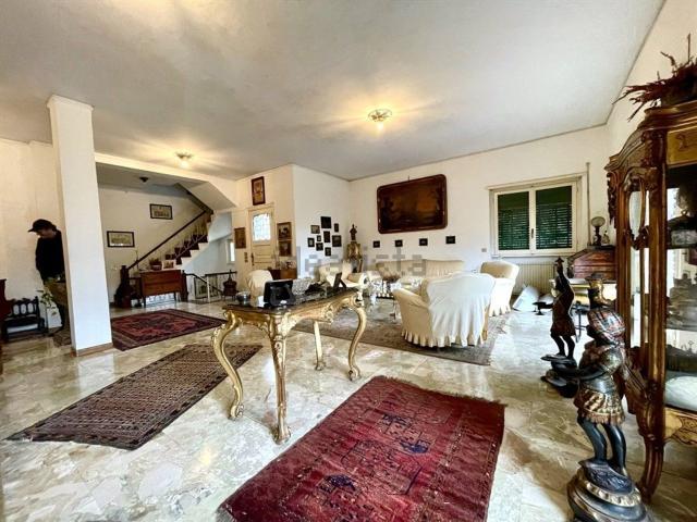 Appartamento in vendita di 100 m² in Via del Monte di Casa, 65
