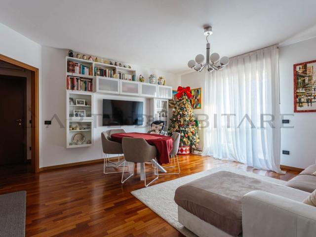 Appartamento in vendita di 100 m² in Via del Commissario