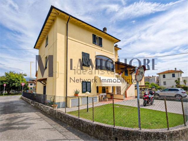 Appartamento in vendita di 100 m² in Via del Fossetto, 11