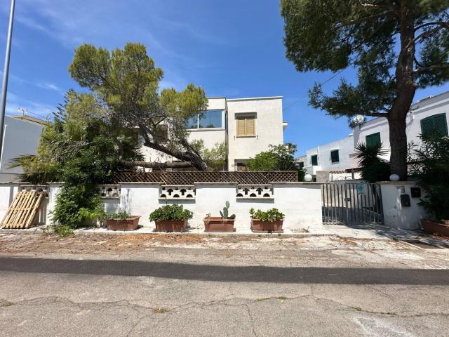 Appartamento in vendita di 100 m² in Via del Glicine, 42